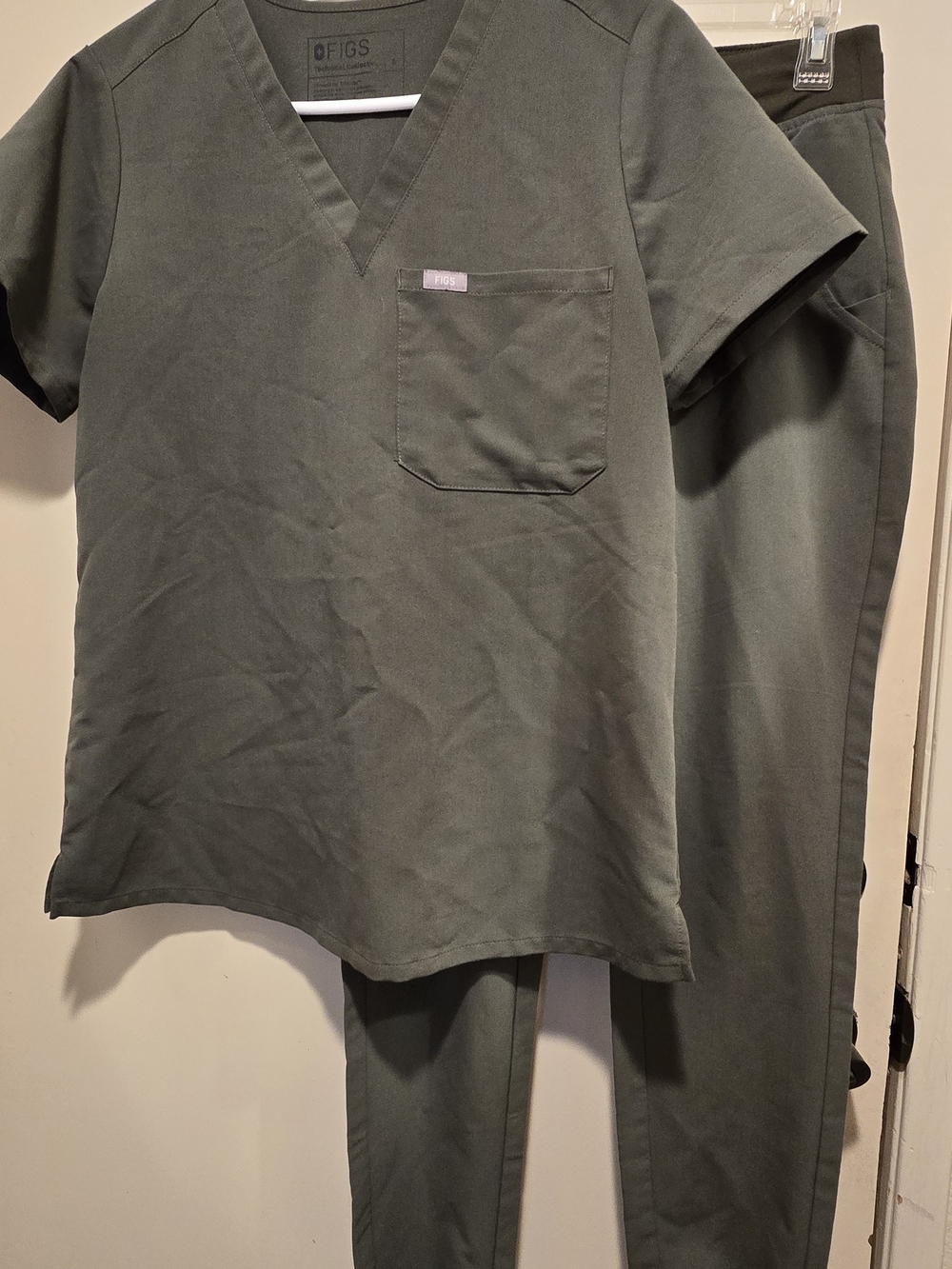 Figs Women’s Olive Scrub Set in Dark Green